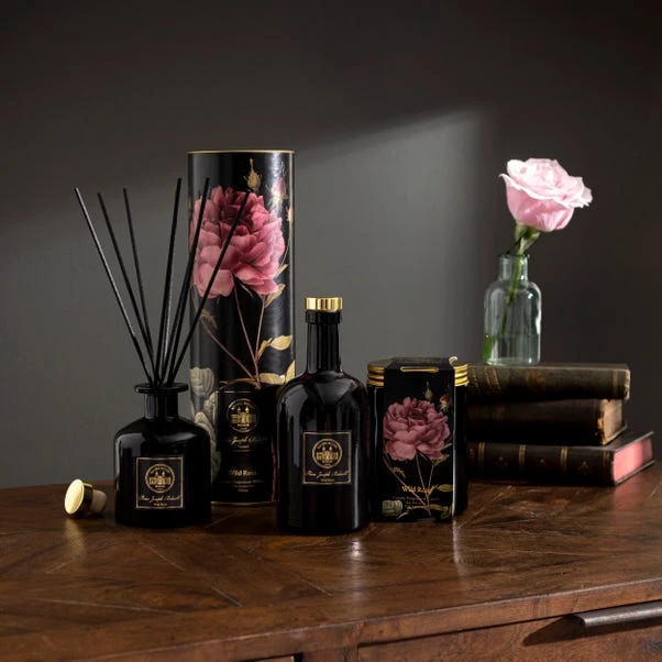 Natural History Museum Wild Rose Candle 410g 7 Natural History Museum Wild Rose Candle 410g - Image 5