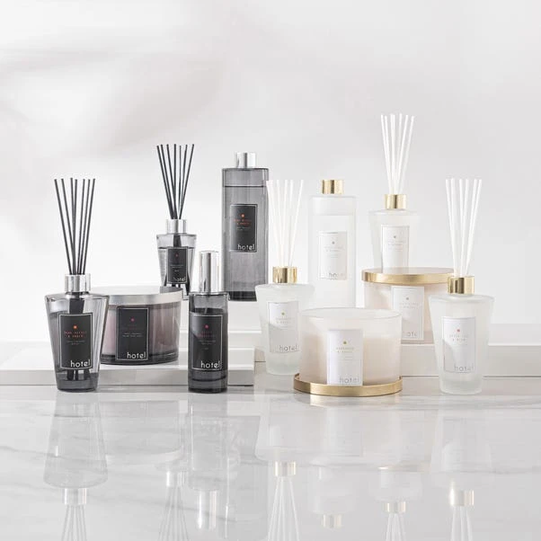 Hotel White Tea And Velvet Musk Multiwick Candle 6 Hotel White Tea And Velvet Musk Multiwick Candle - Image 4